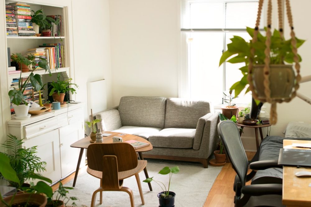 Moda’da çatı katında, çalışma alanı ayrılmış sakin bir loft.